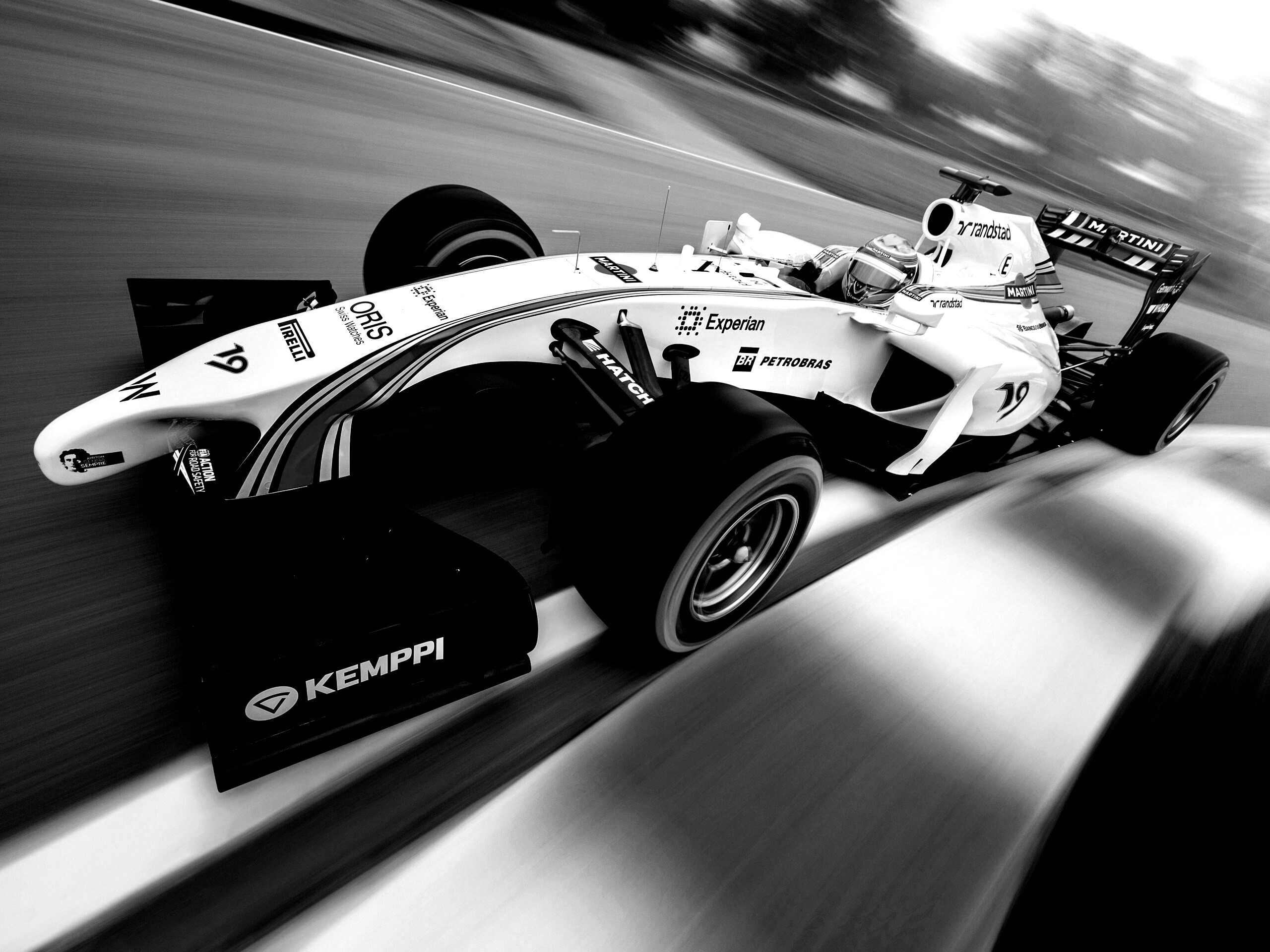 Гоночный болид F1 обои