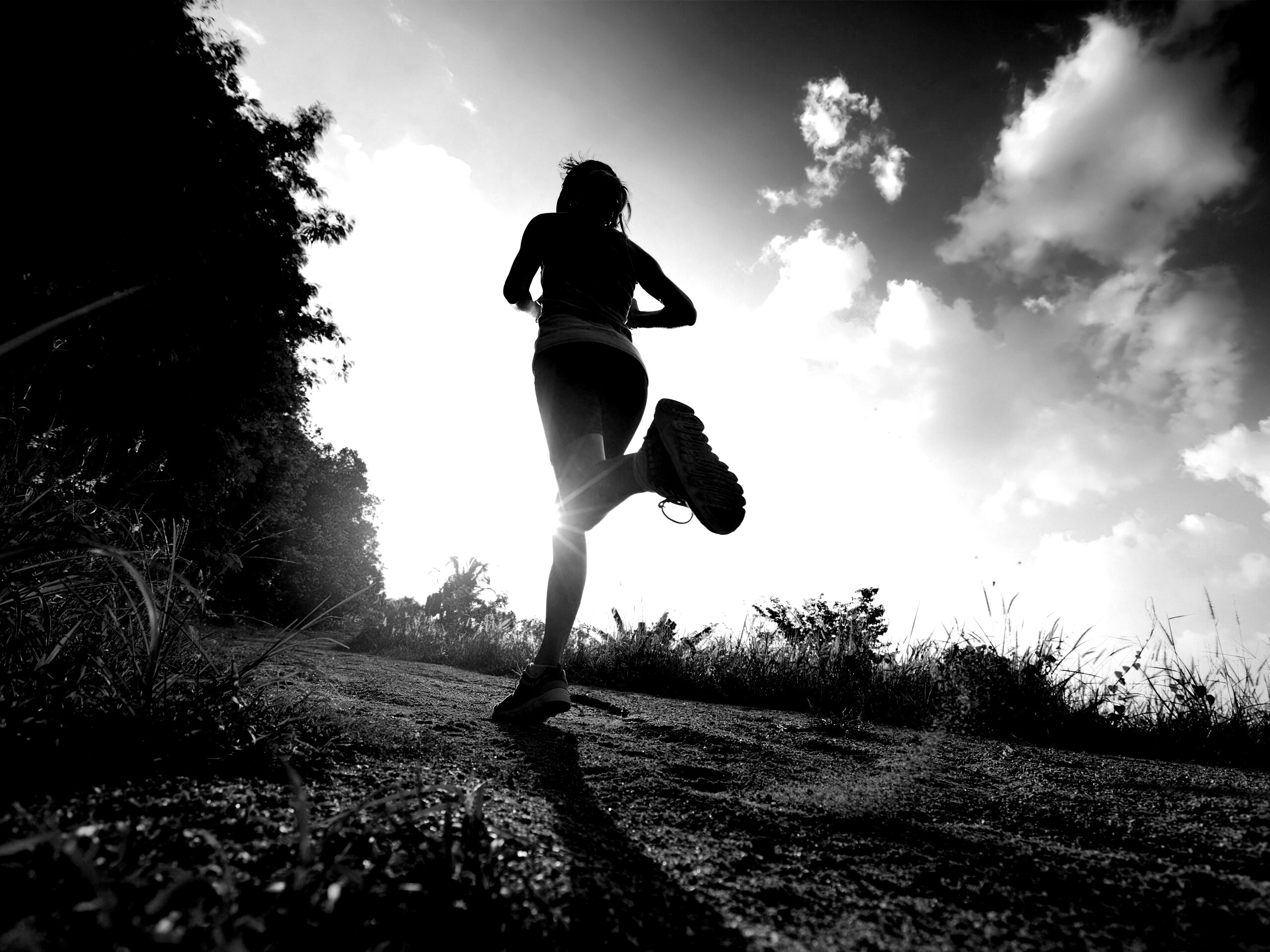 Девушка на пробежке обои