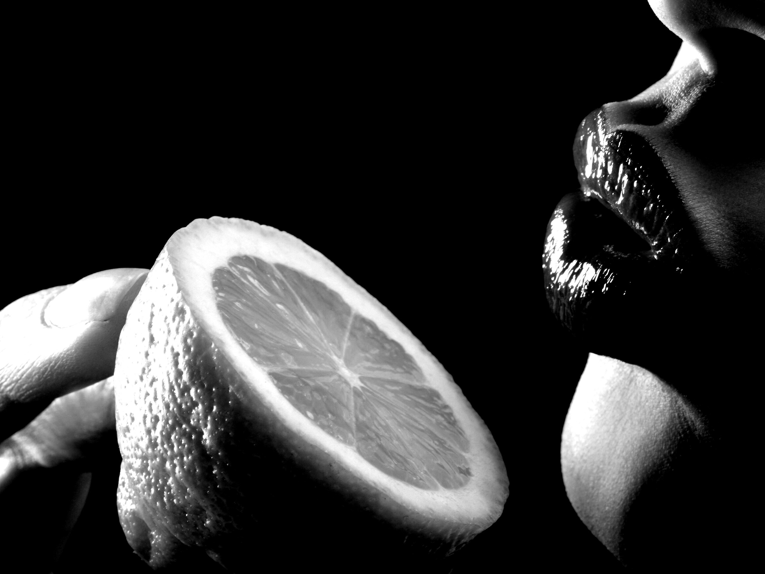 Лимон и губы обои