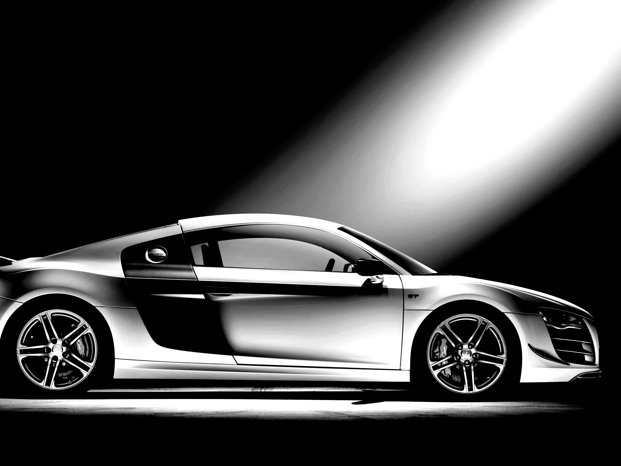 Audi R8 вид сбоку обои