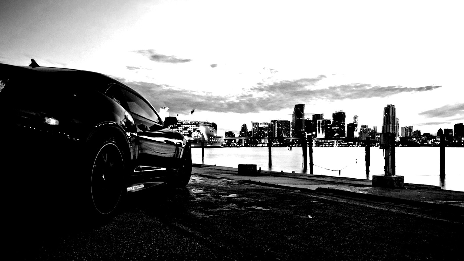 Черный спорткар обои