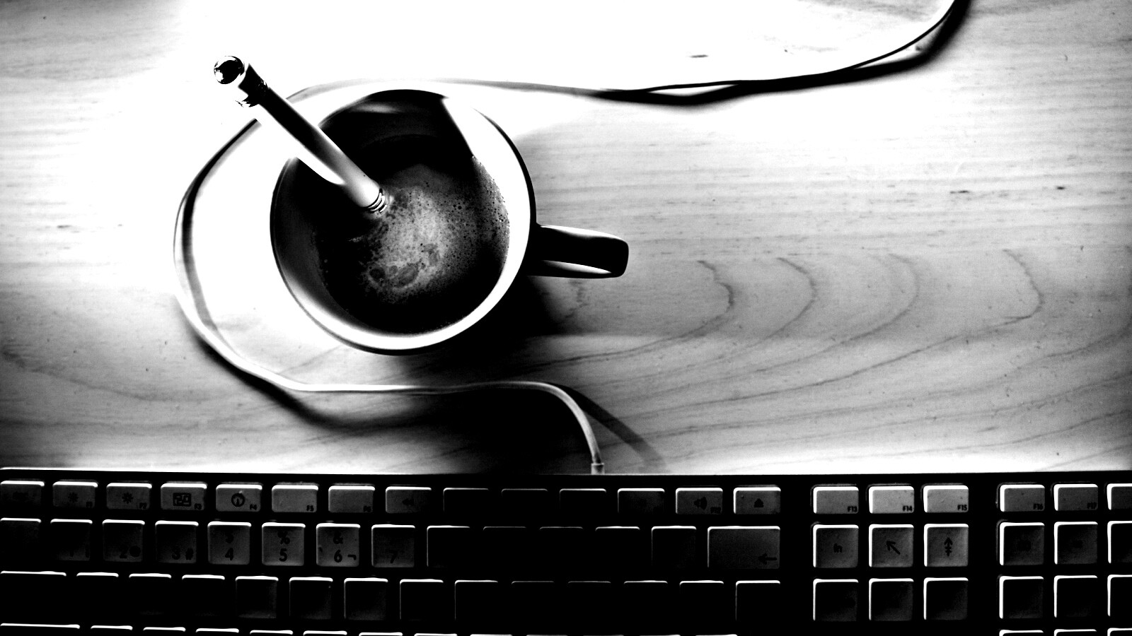 Ручка в кофе обои