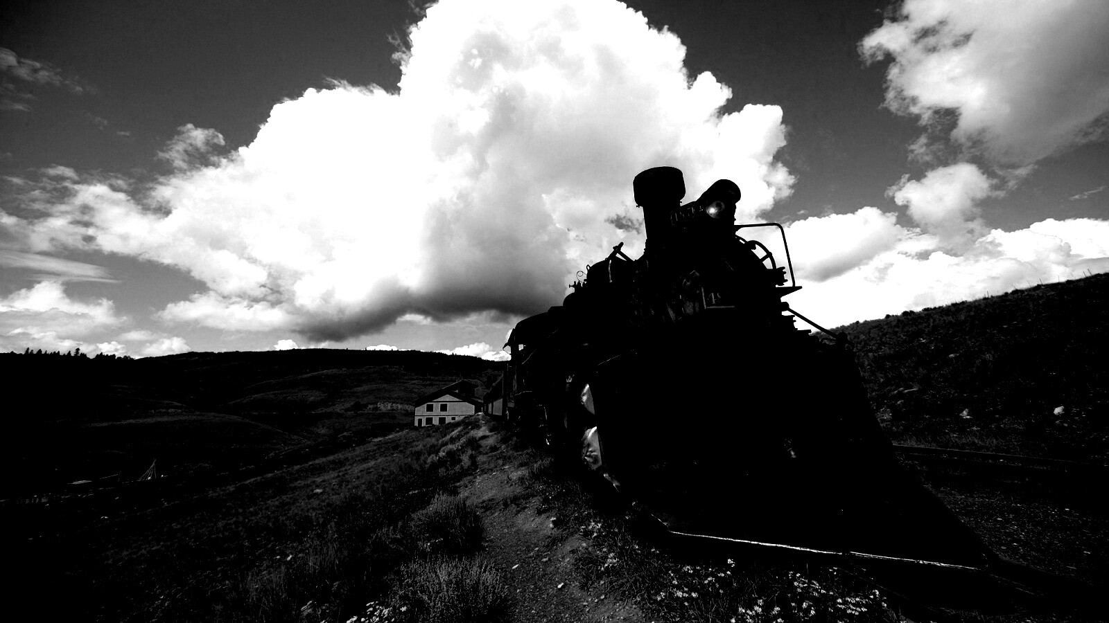 Паровоз на деревенской станции обои