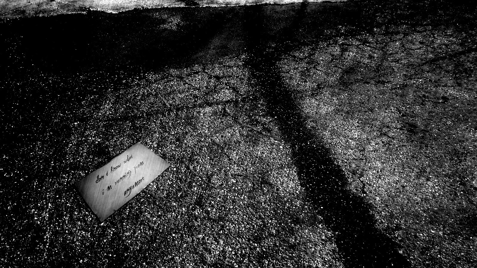 Записка на асфальте обои