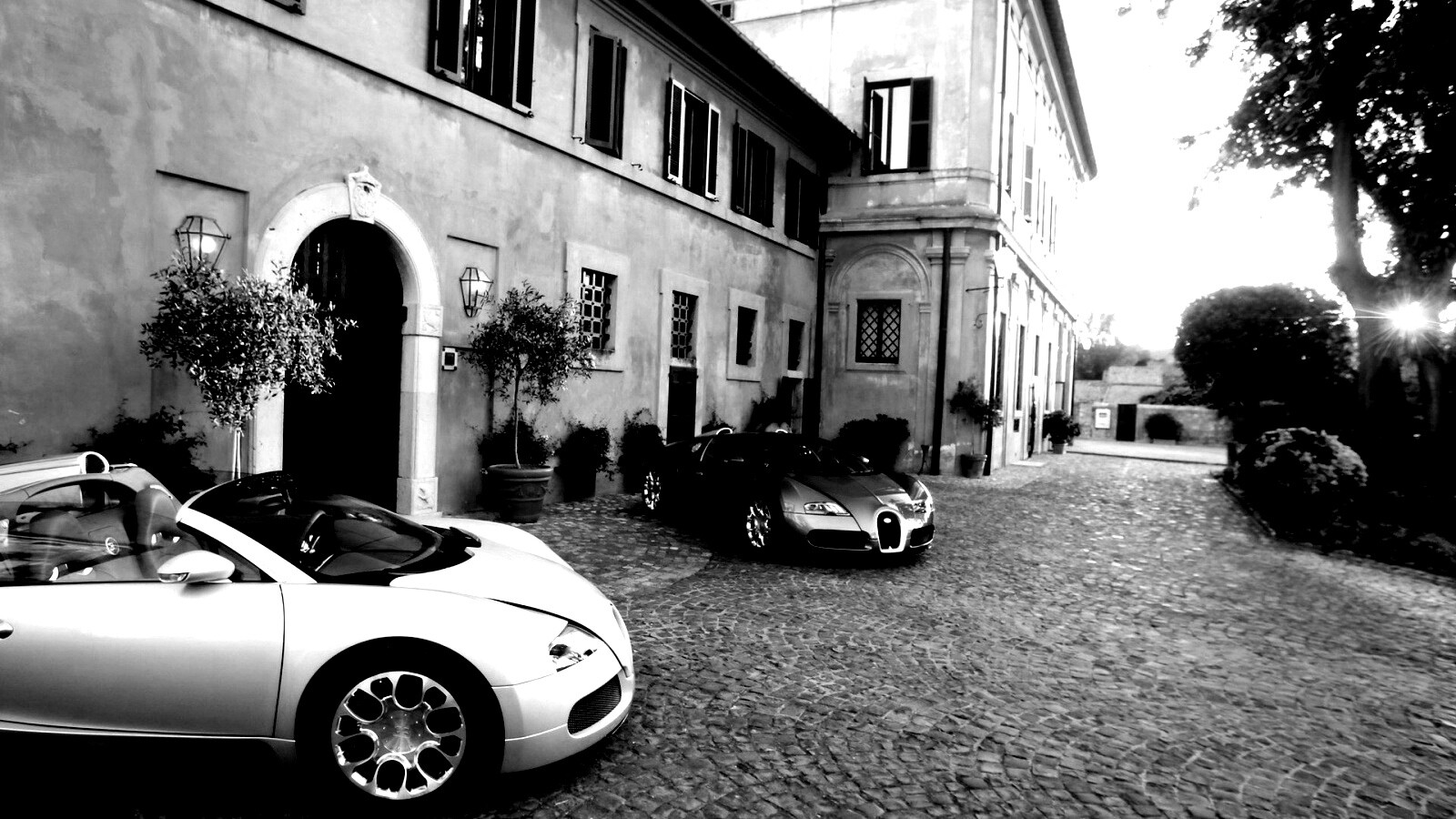 Два Бугатти у дома обои