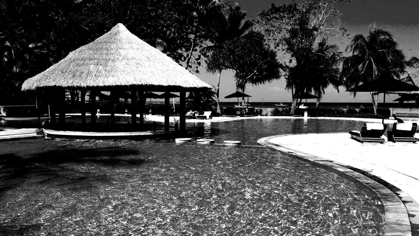 Бассейн отеля обои