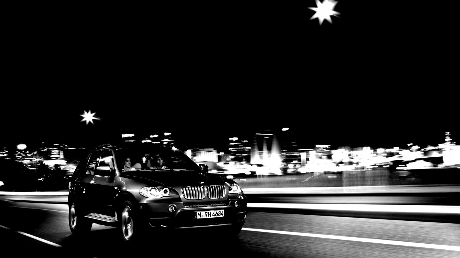 Пара в BMW X5 обои