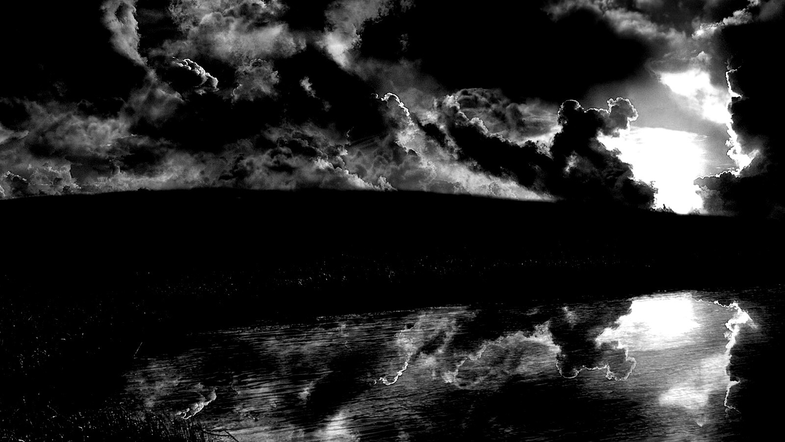 Тучи над лугом обои