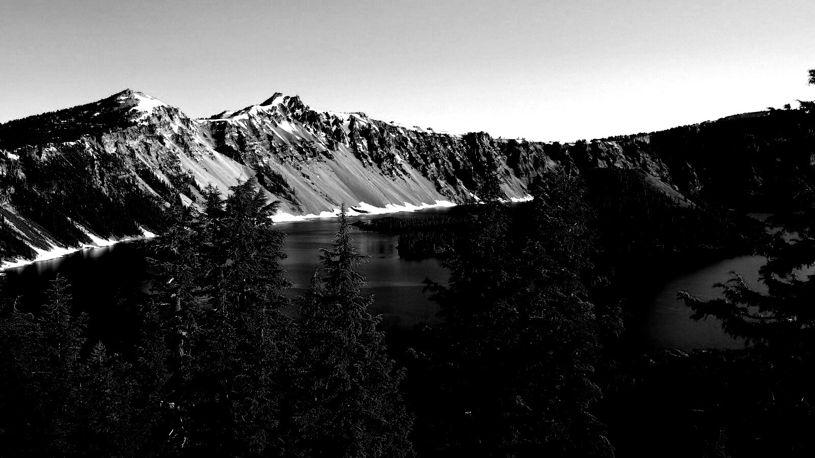 Озеро в кратере обои