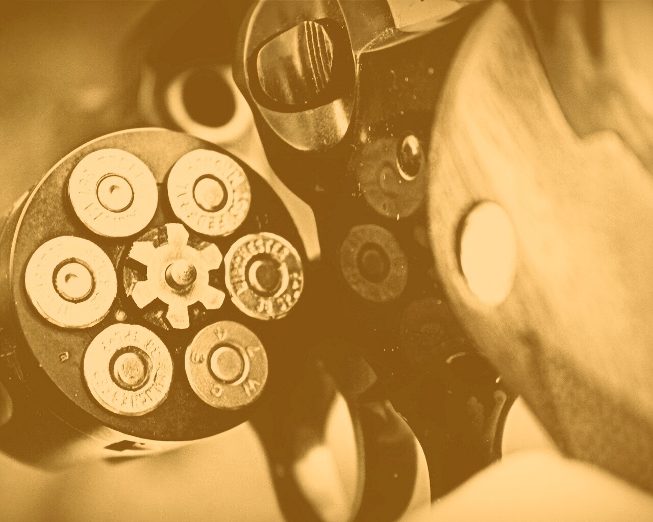 Револьвер обои