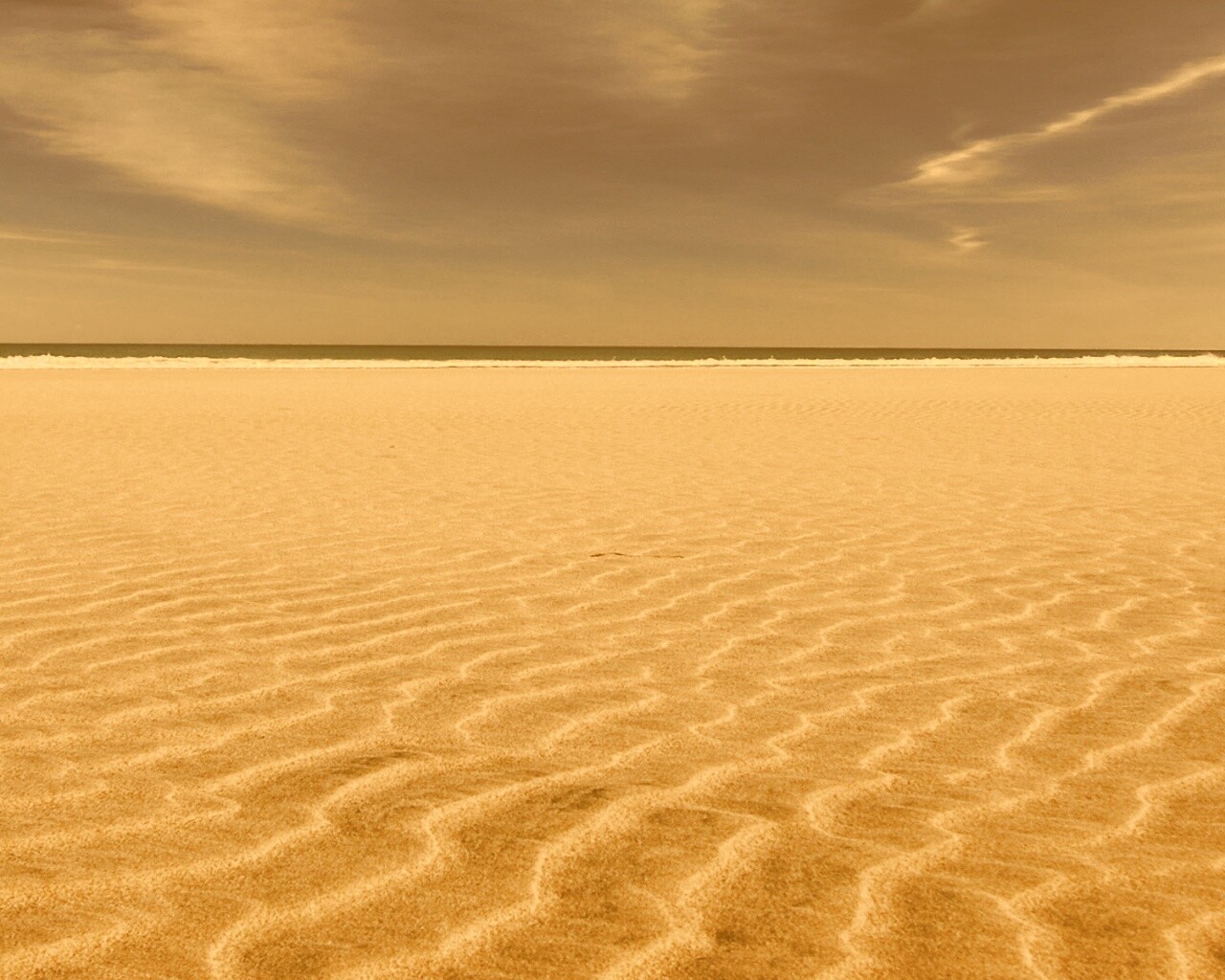 Пустыня на фоне моря обои