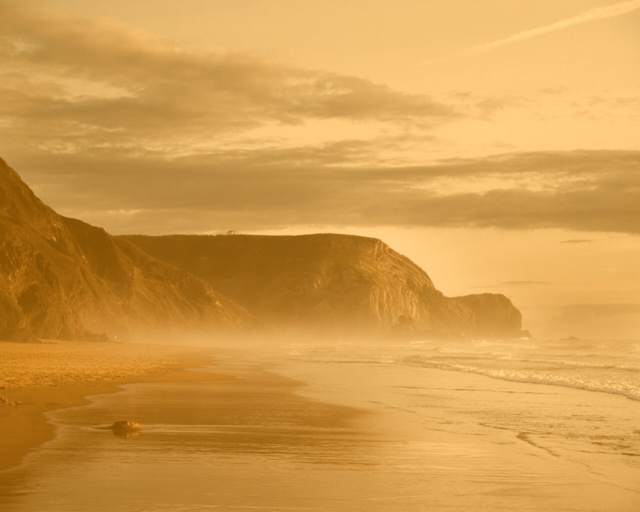 Горы уходящие в море обои
