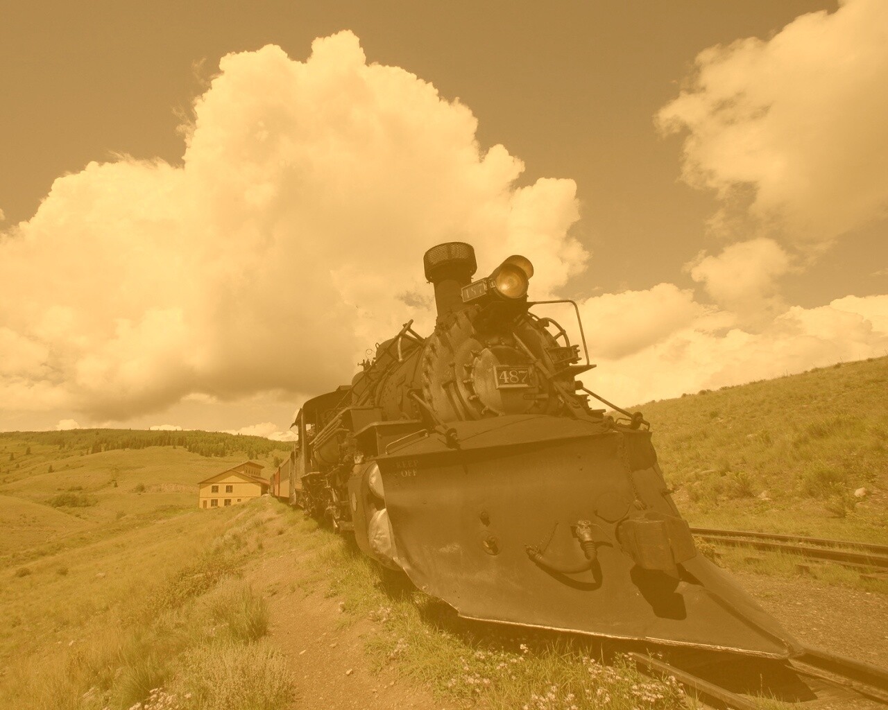 Паровоз на деревенской станции обои