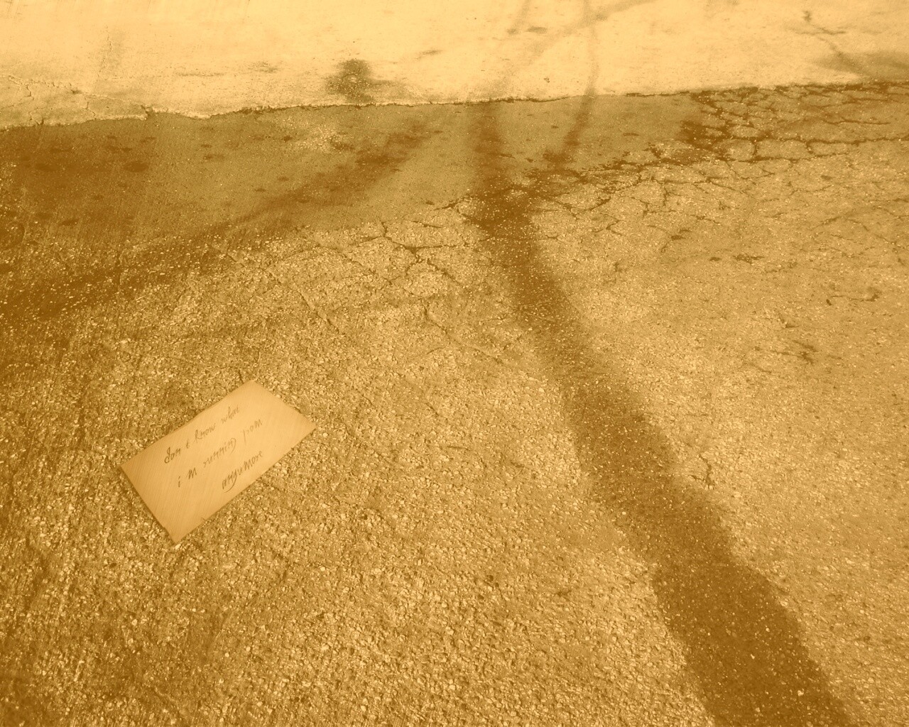 Записка на асфальте обои