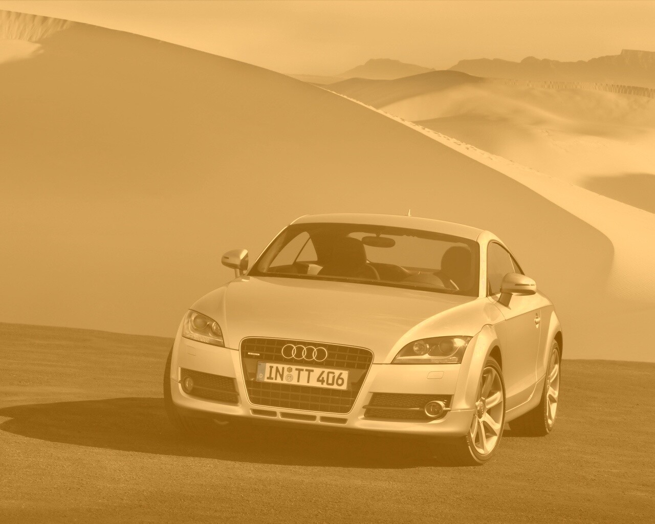 Audi TT на фоне снега обои