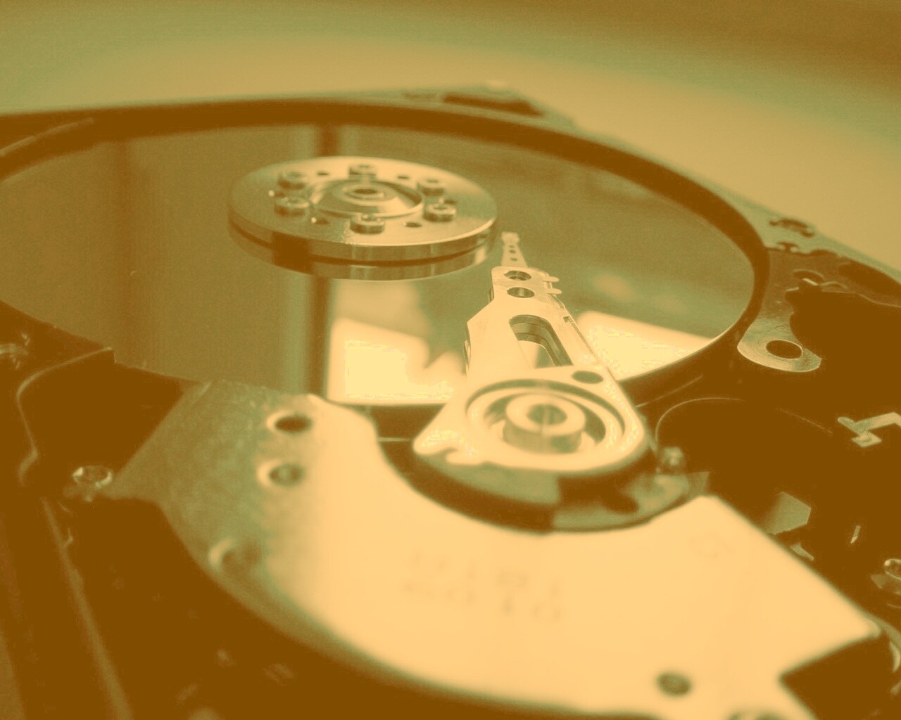 Разобранный жесткий диск обои