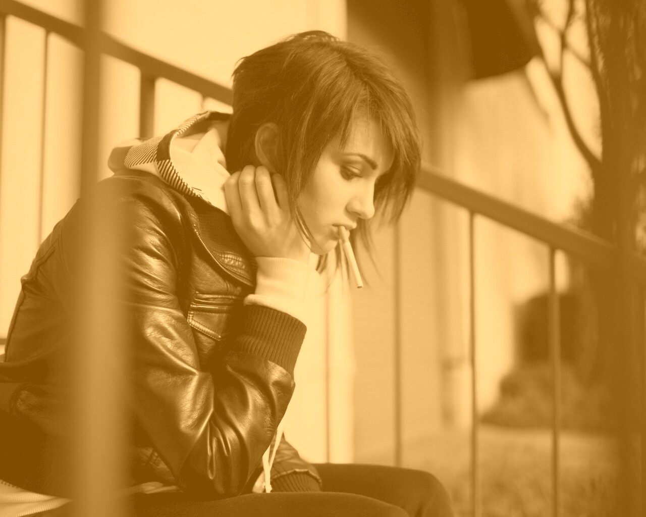 Девушка с сигаретой обои