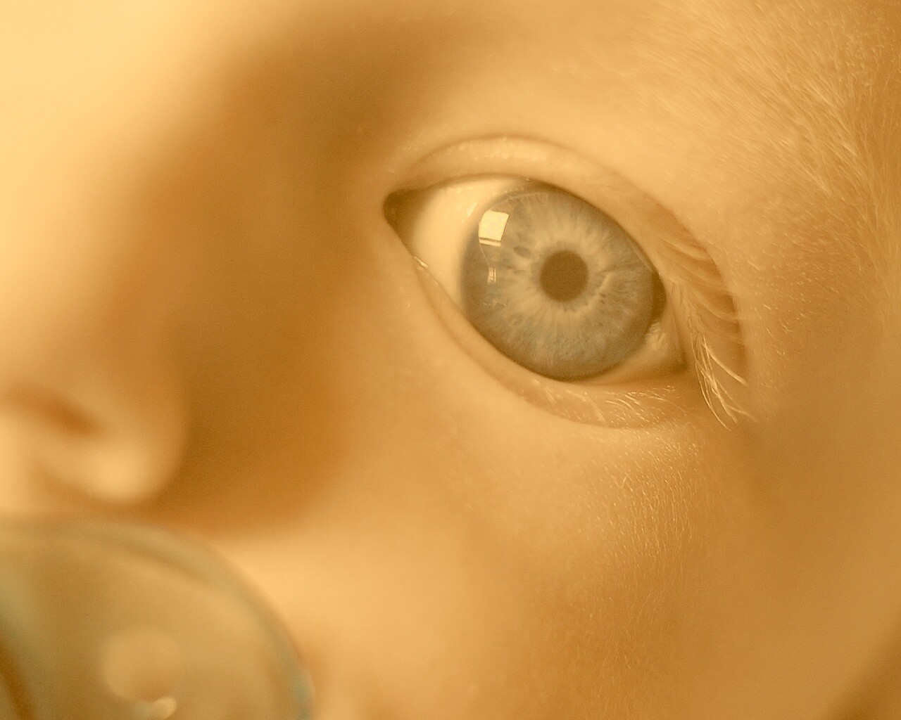 Синий глаз ребенка обои