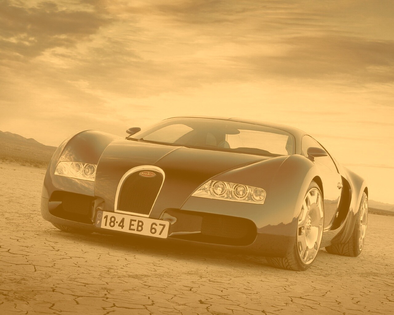 Бугатти в пустыне обои