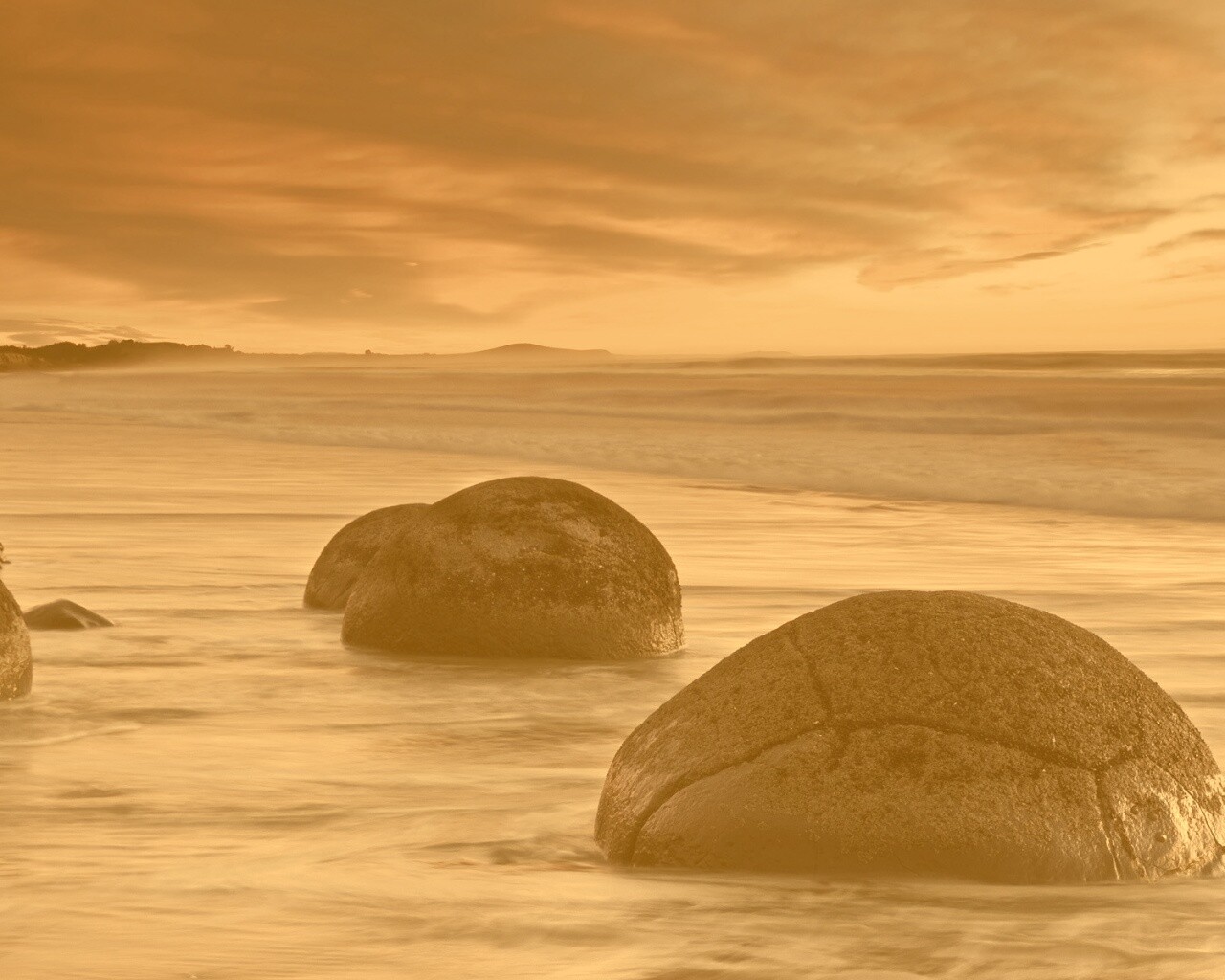 Камни в морском прибое обои