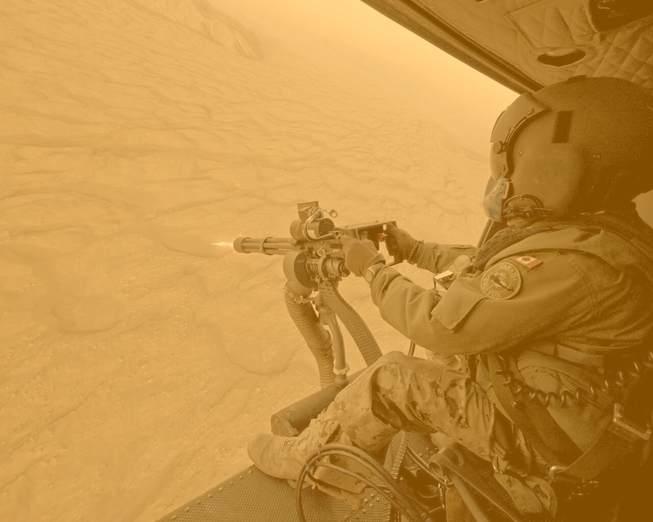 Обстрел с борта вертолета обои