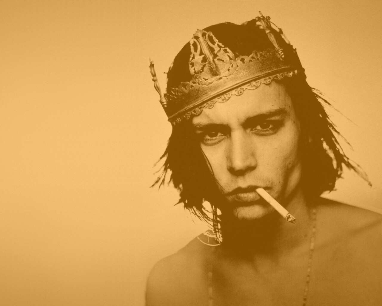 Джонни Депп в короне обои