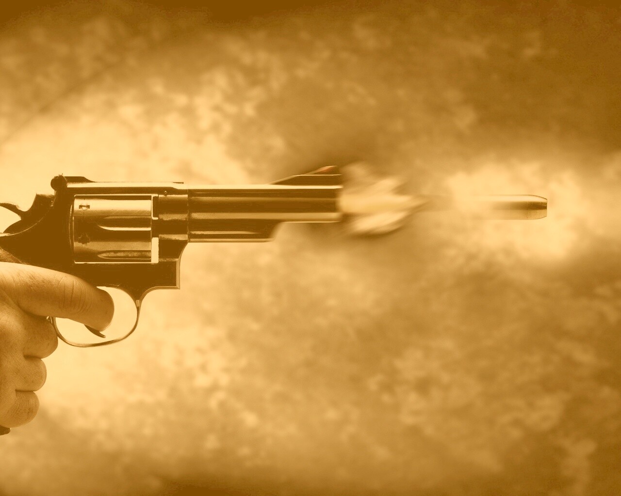 Выстрел из револьвера обои