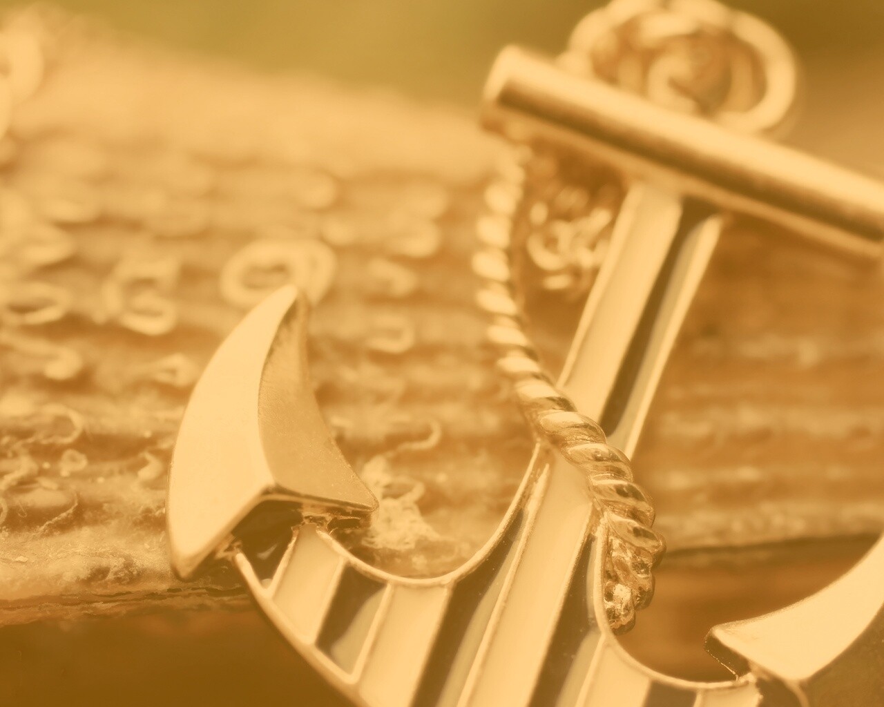 Кулон в виде якоря обои