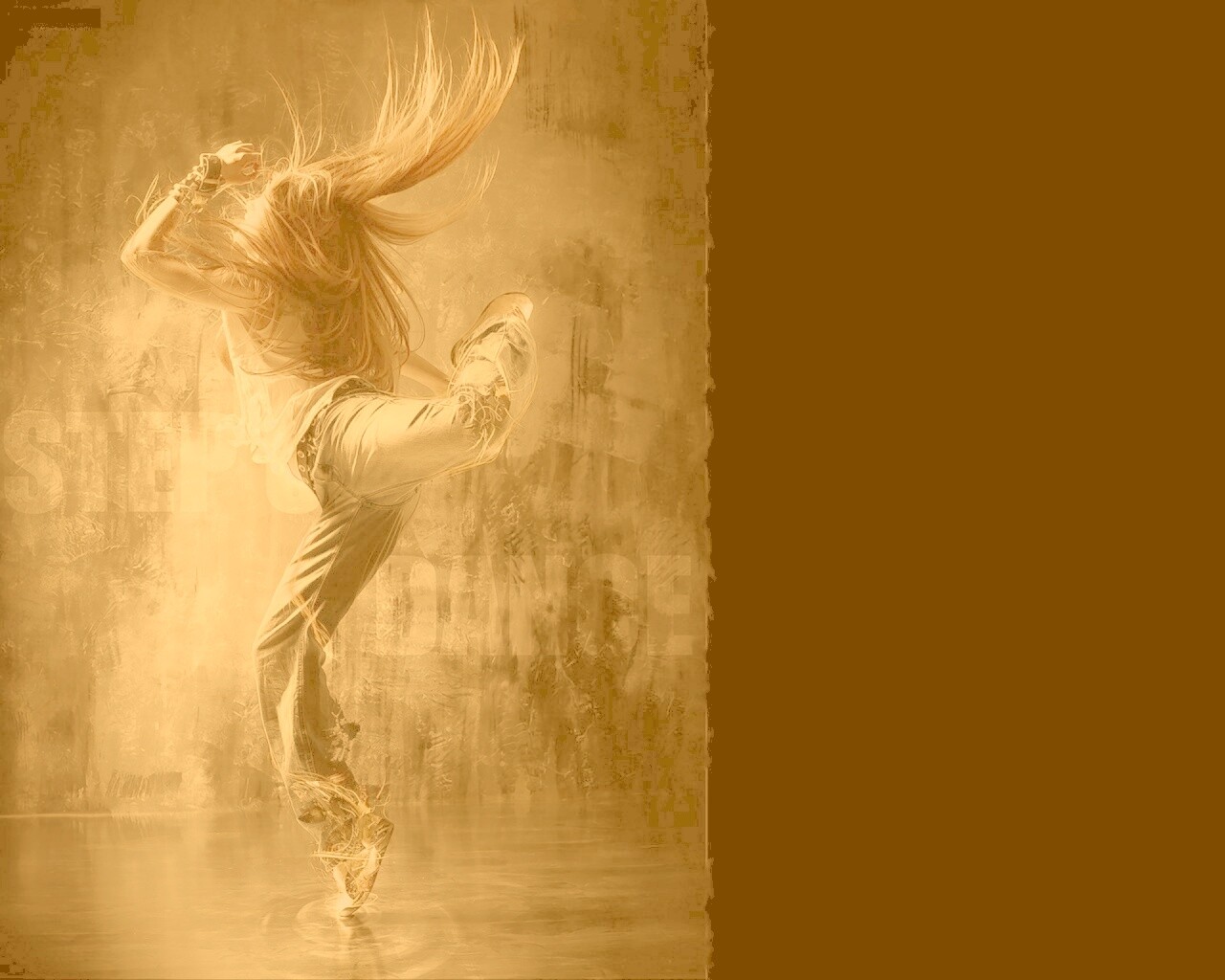 Девушка в диком танце обои