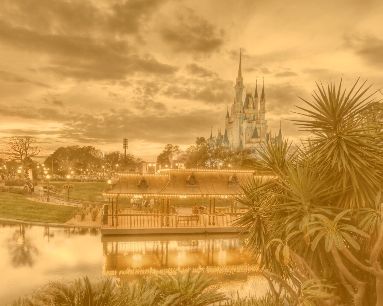 Диснеёленд вечером обои