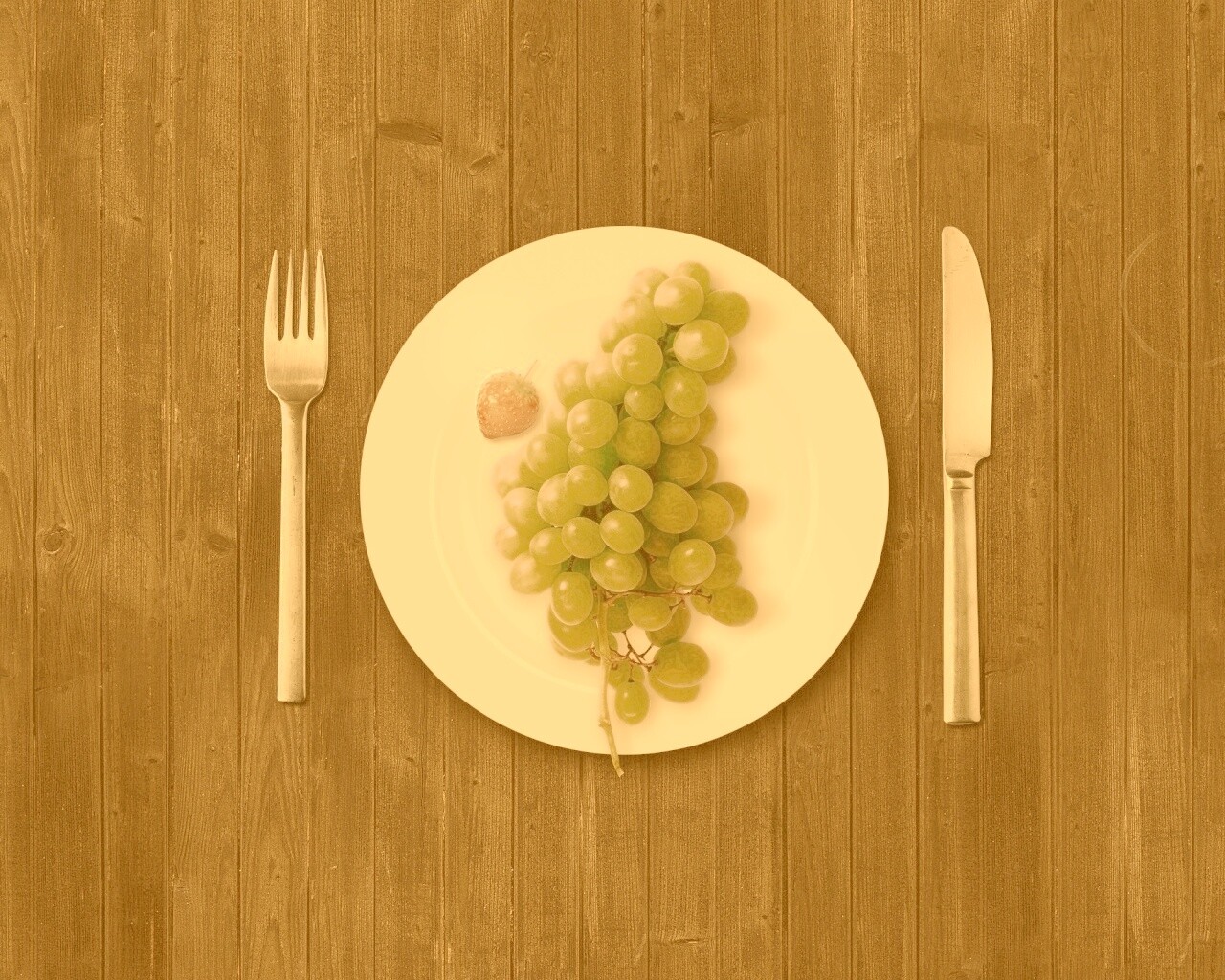 Виноград с клубникой обои