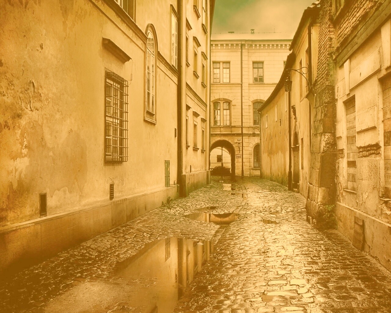 Проходной дворик обои