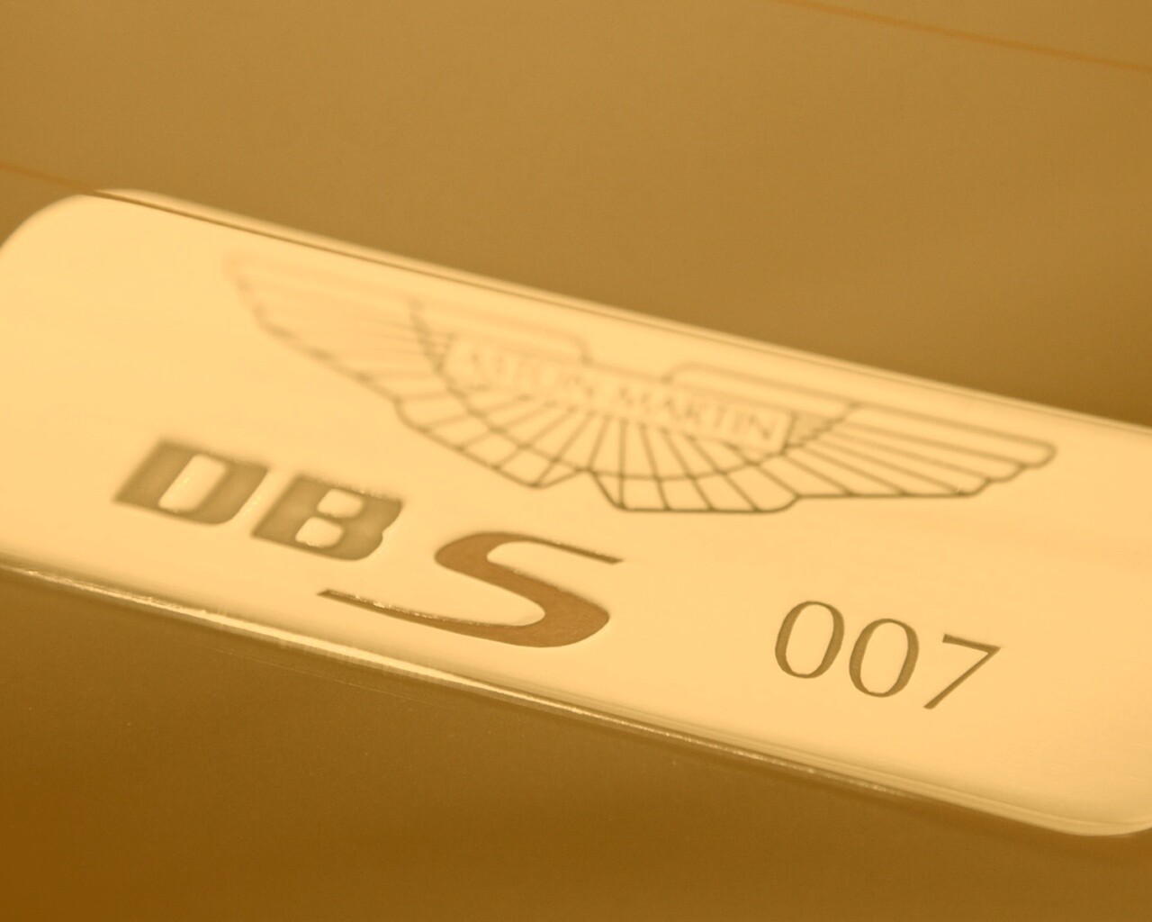 Астон Мартин Джеймса Бонда, табличка обои