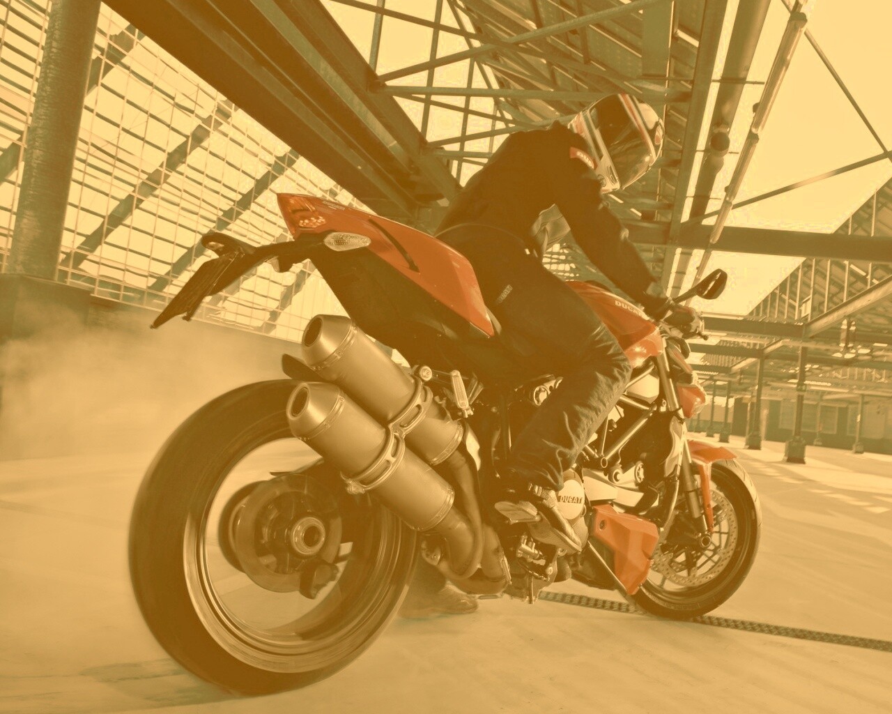 Пробуксовка на мотоцикле обои