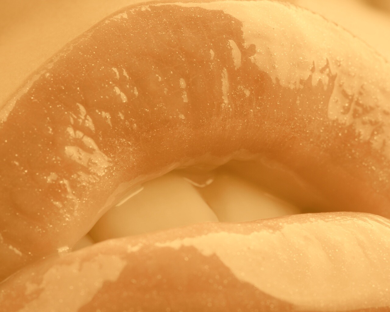 Губы с блеском обои