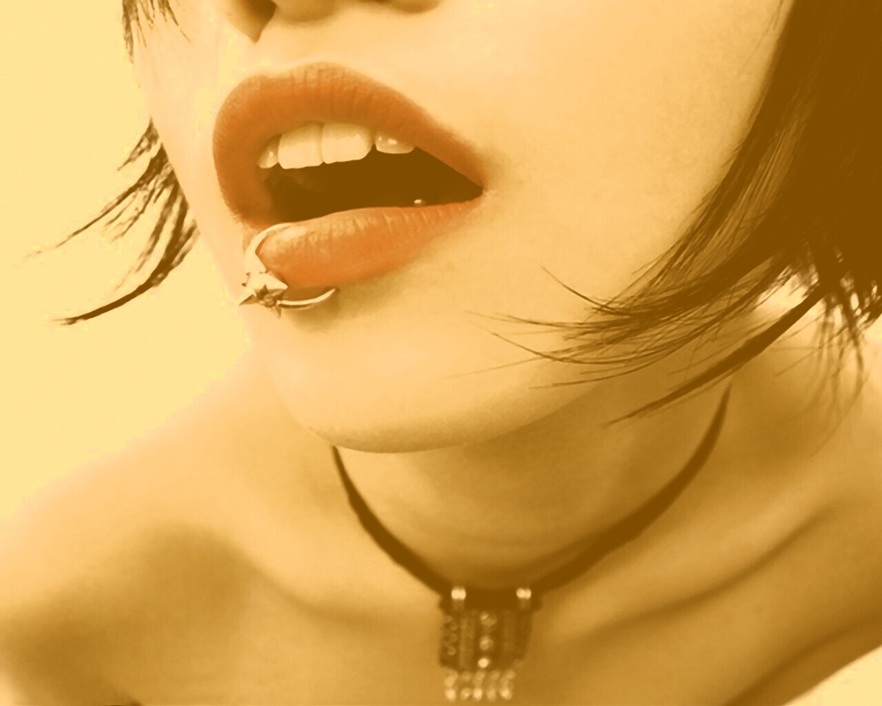 Девушка с кольцом обои