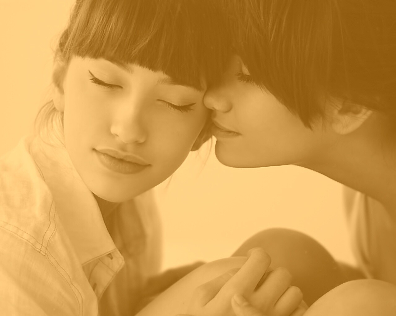 Две очень красивые девушки обои