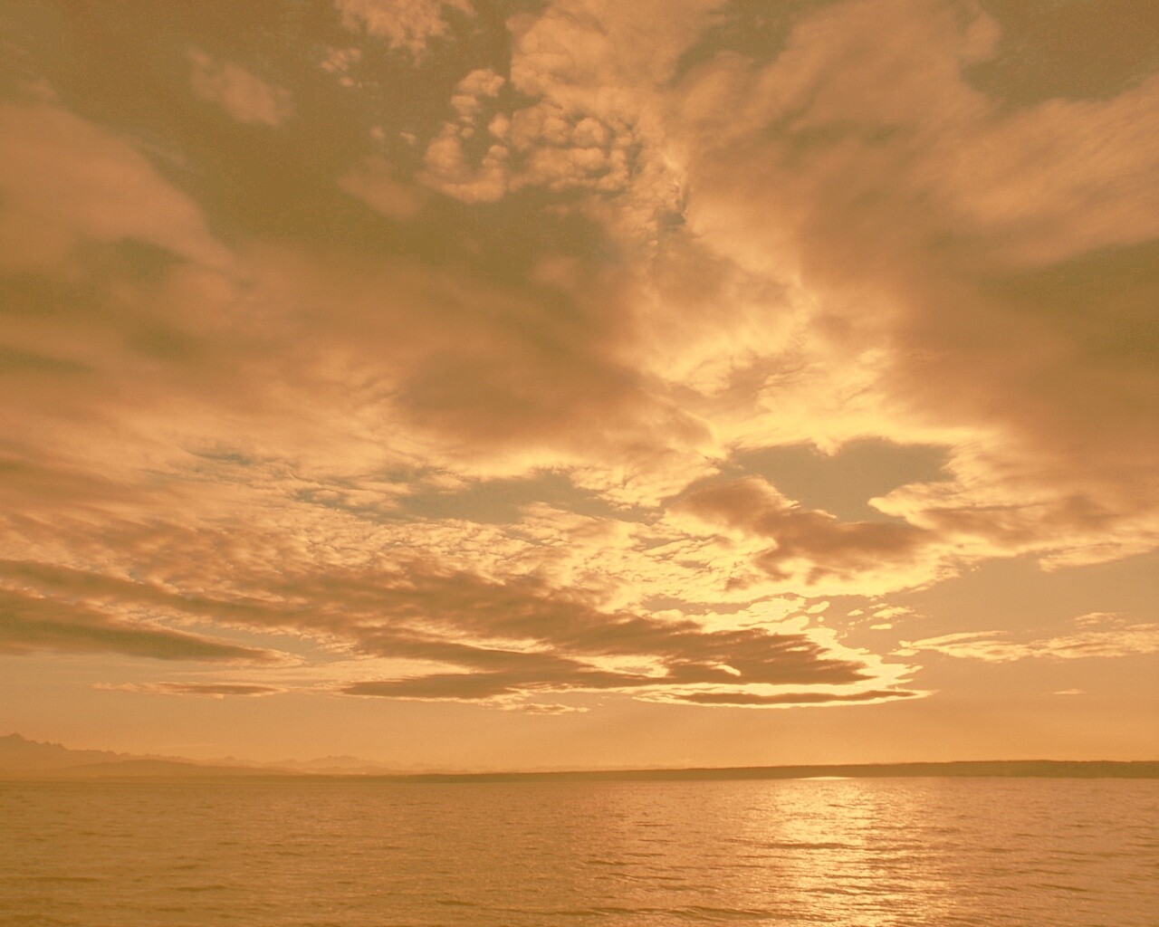 Фиолетовое закатное небо обои