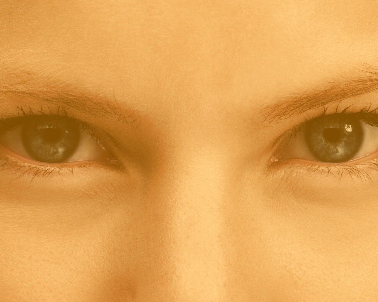 Она смотрит на тебя обои