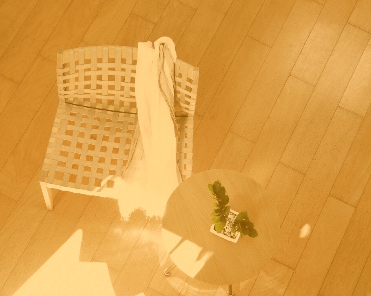 Отдых на плетенном кресле обои