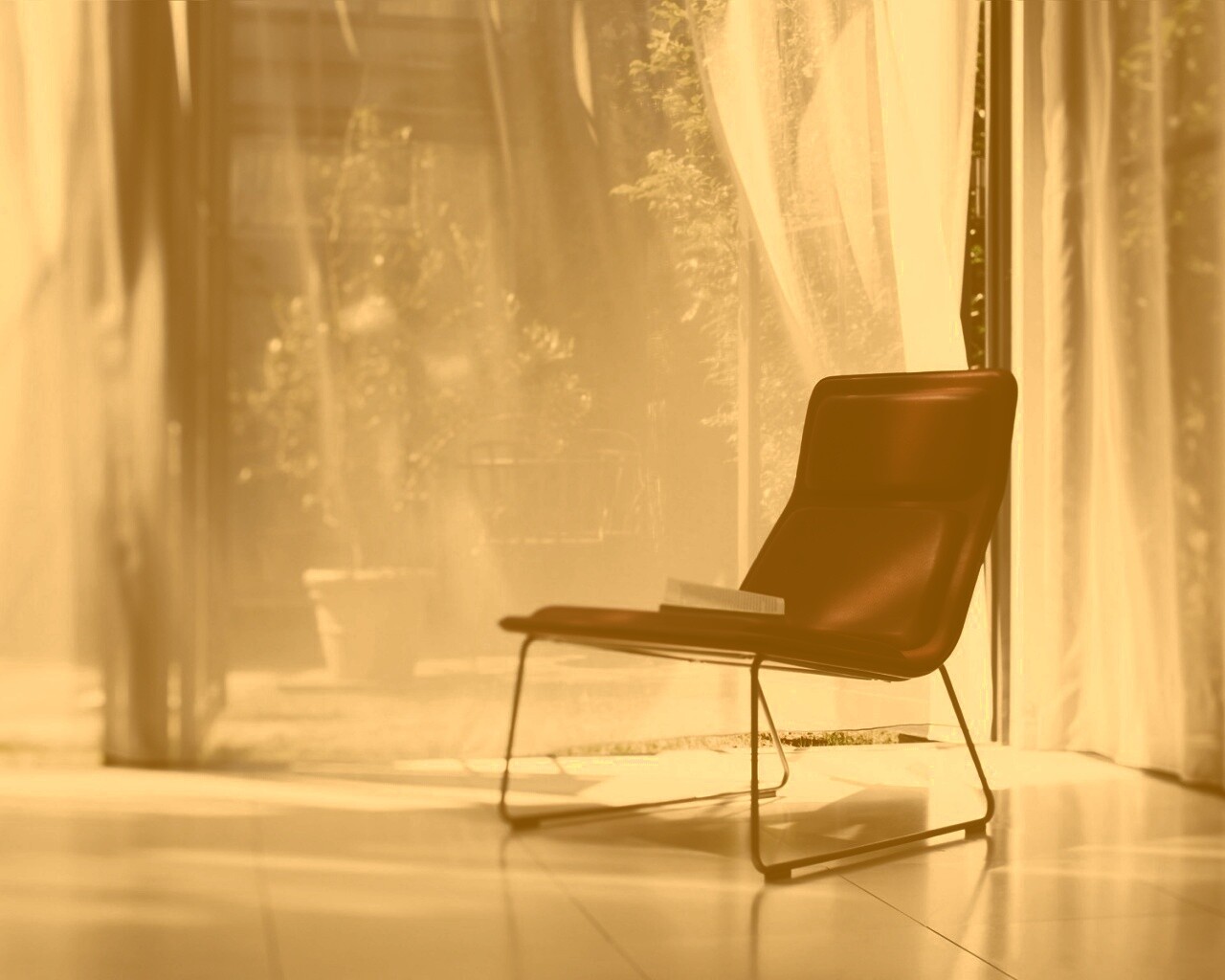 Стул перед занавеской обои