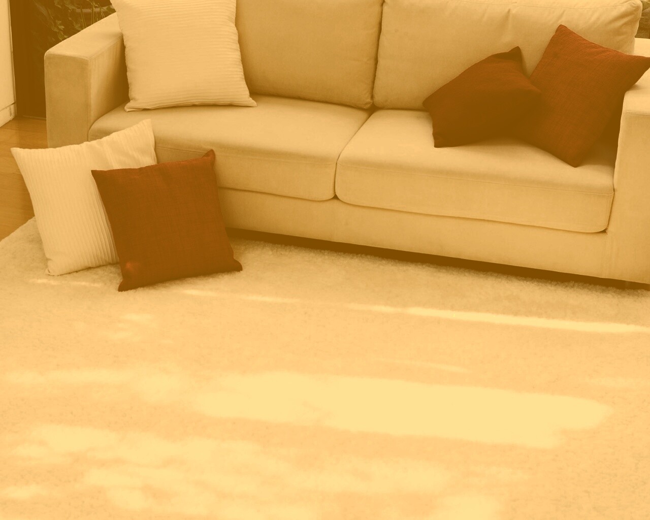 Диван с подушками обои