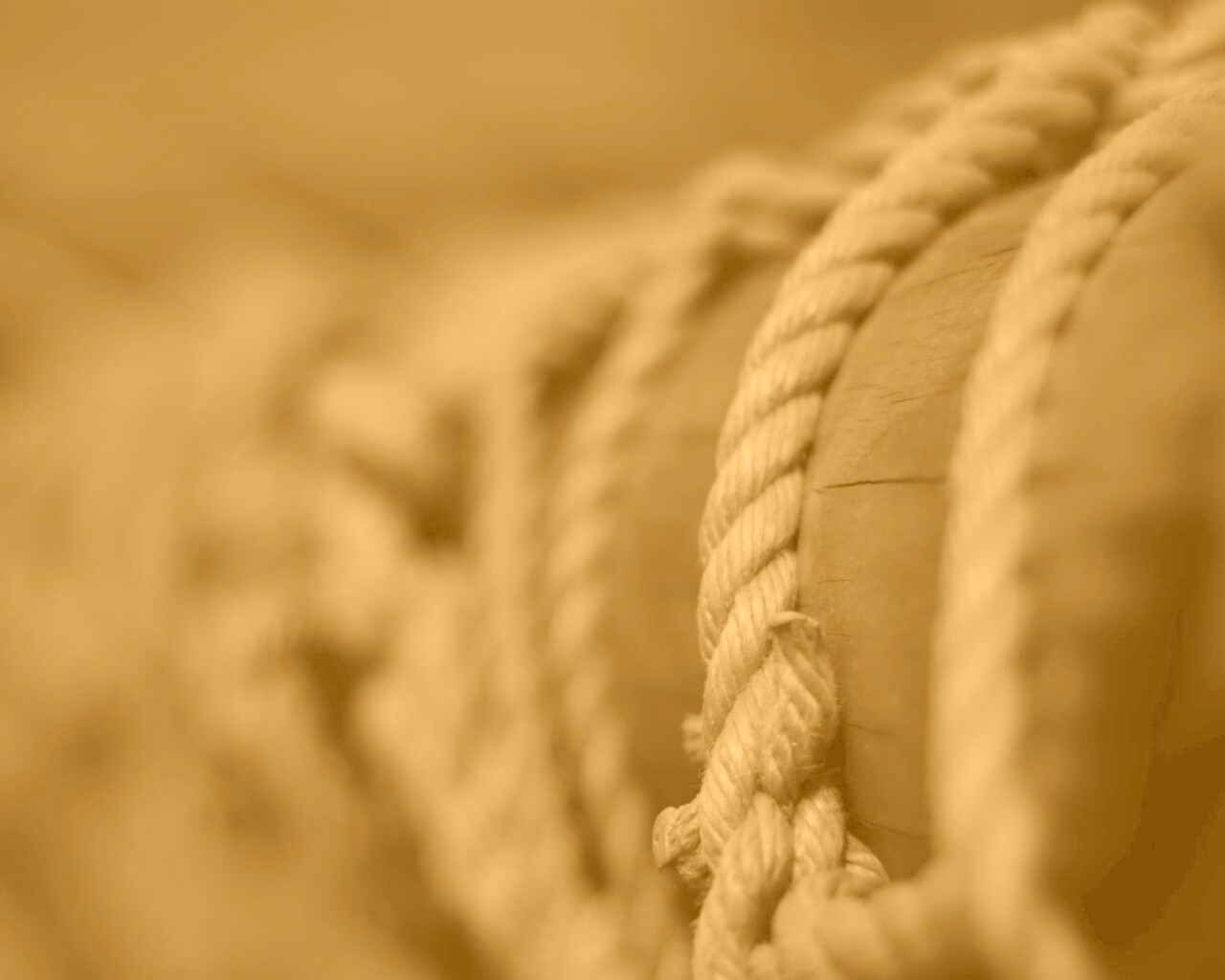 Веревка намотана на мачту обои