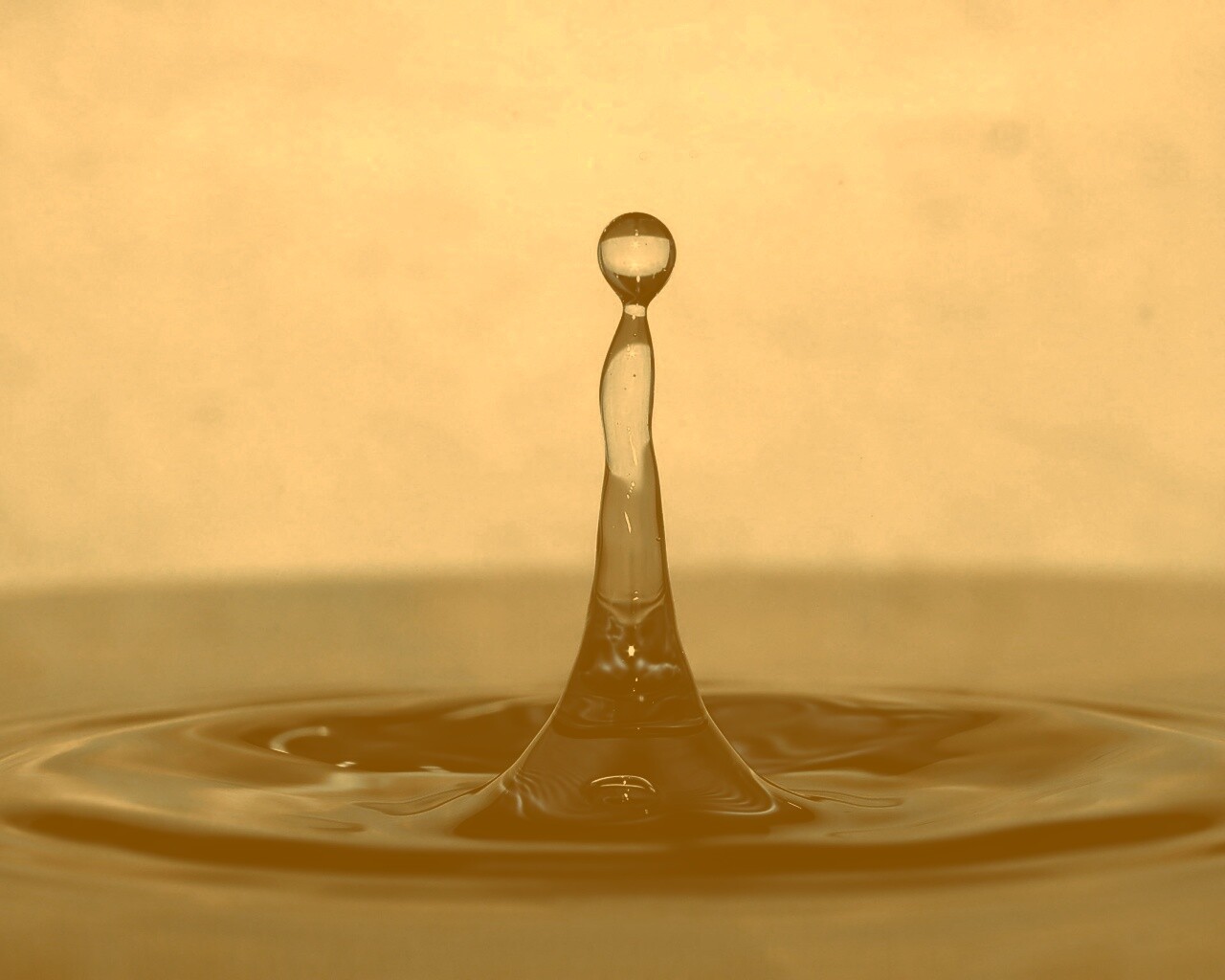 Падение капли обои