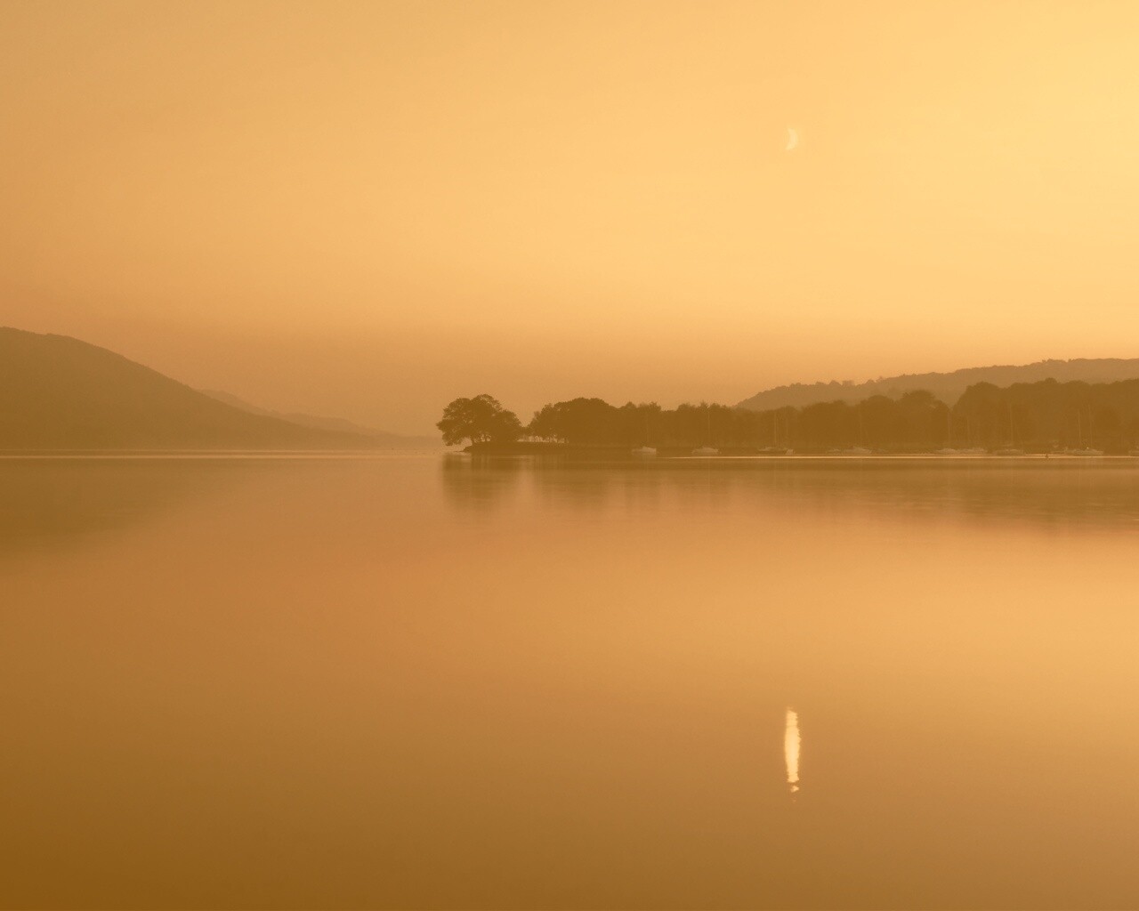 Сумерки над озером обои