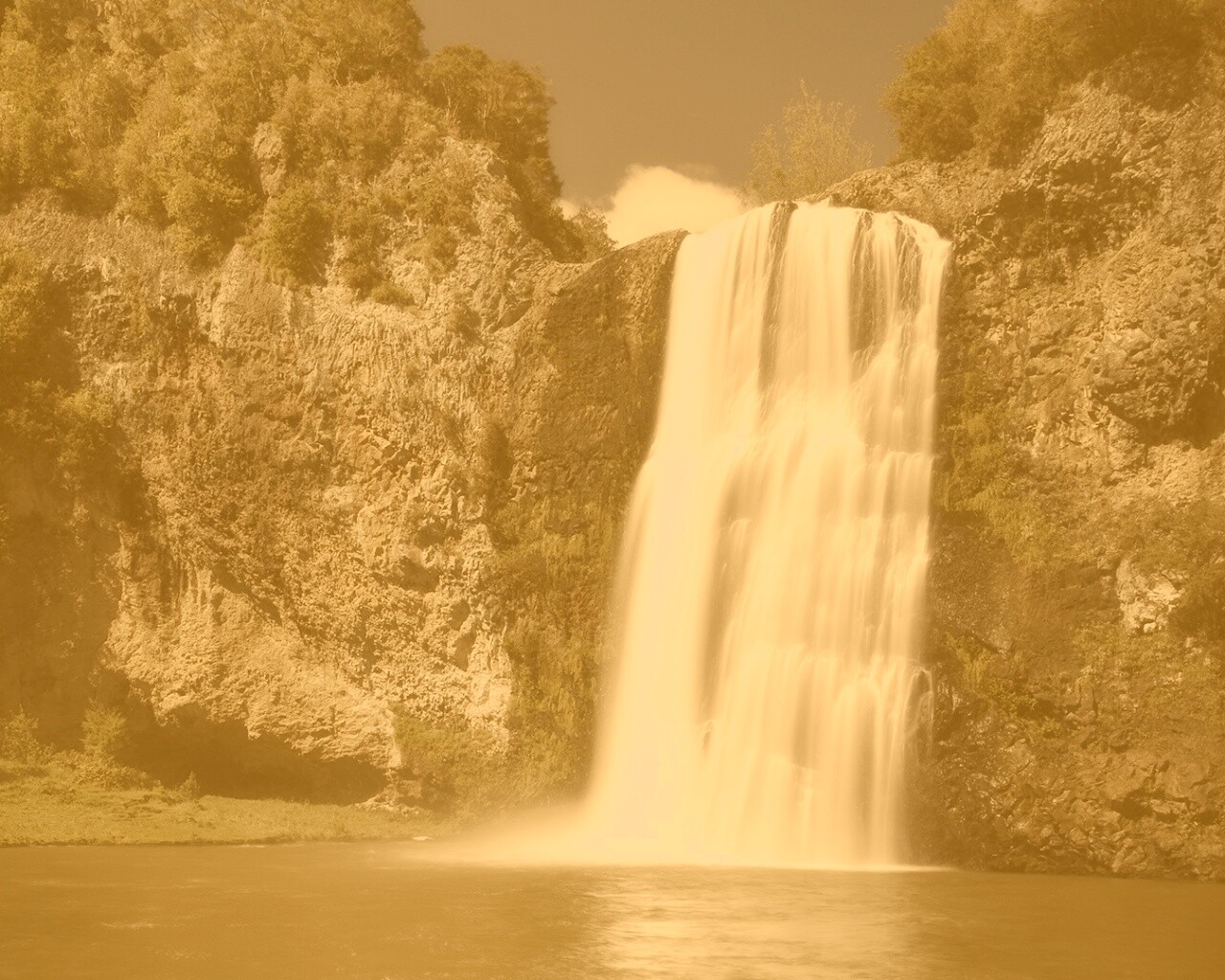 Скалистый водопад обои