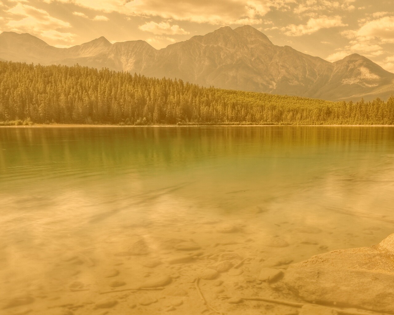 Зеленое озеро обои