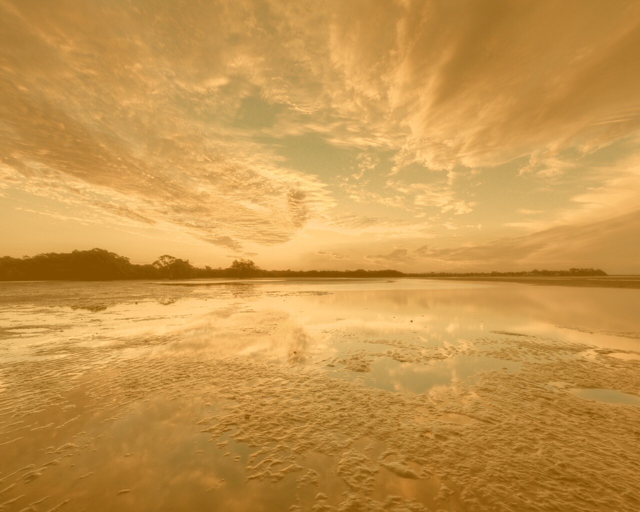 Дивный закат на озере обои