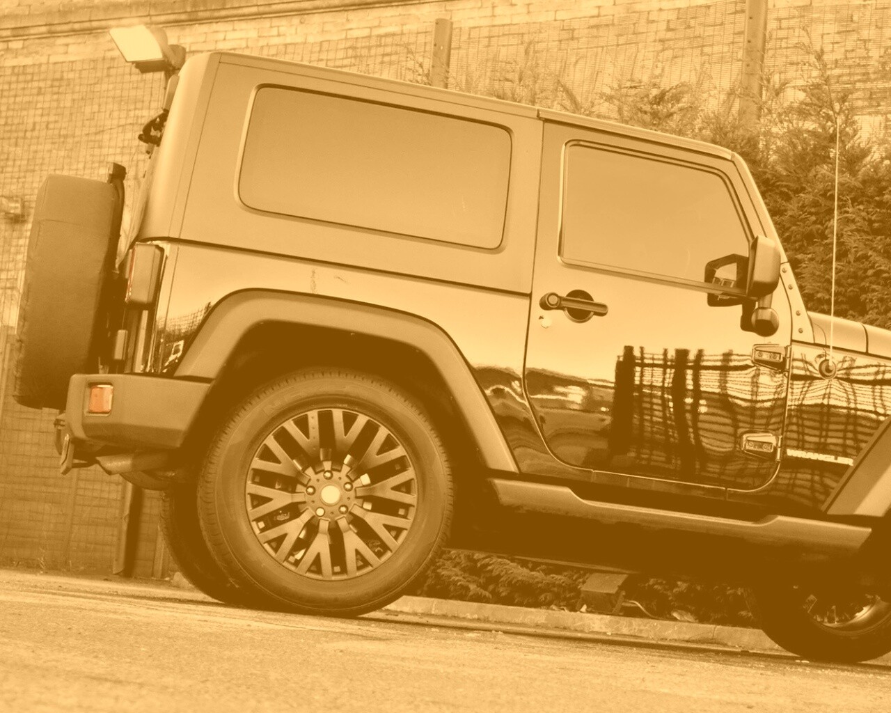 Черный внедорожник обои