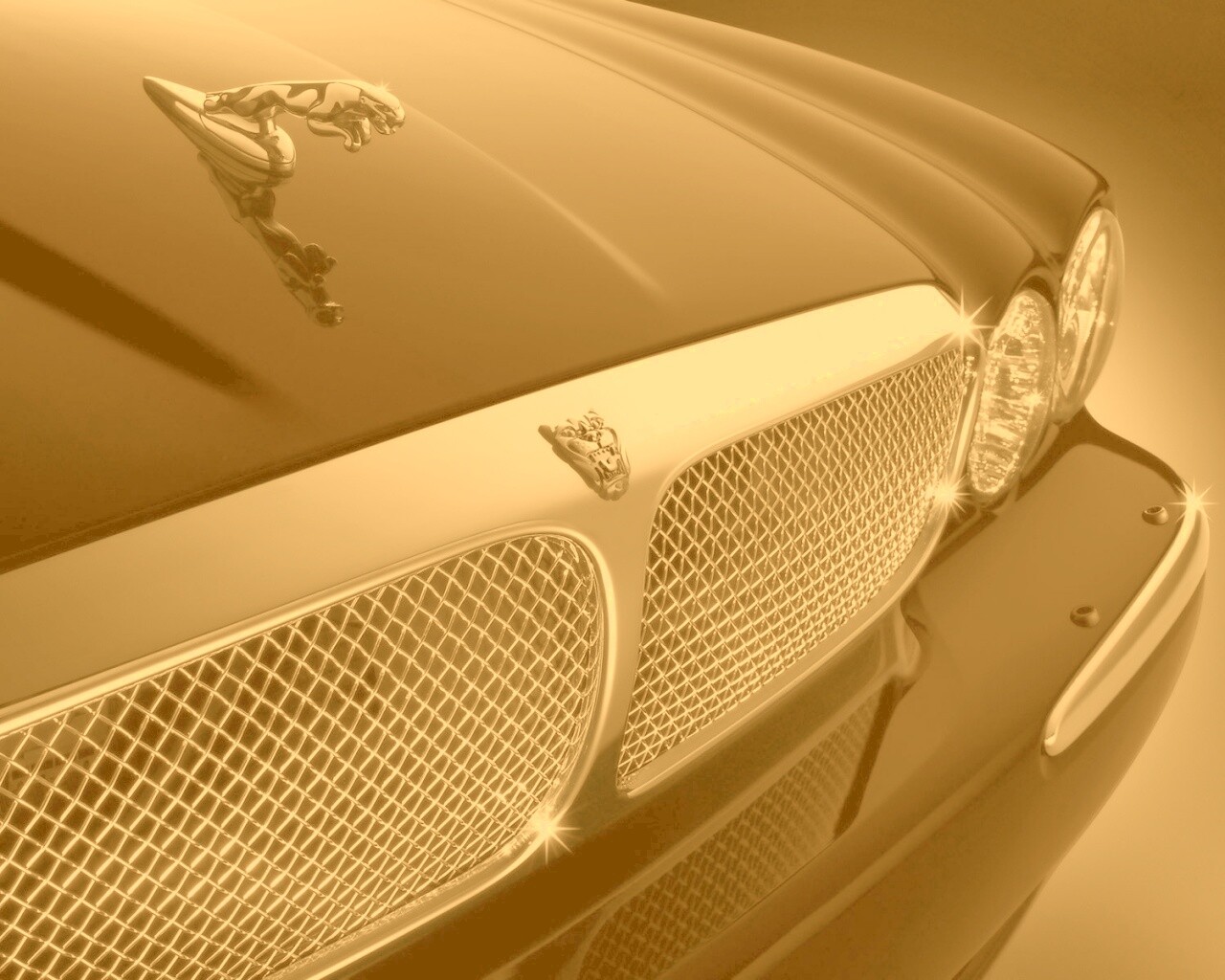 Капот и эмблема Ягуара обои